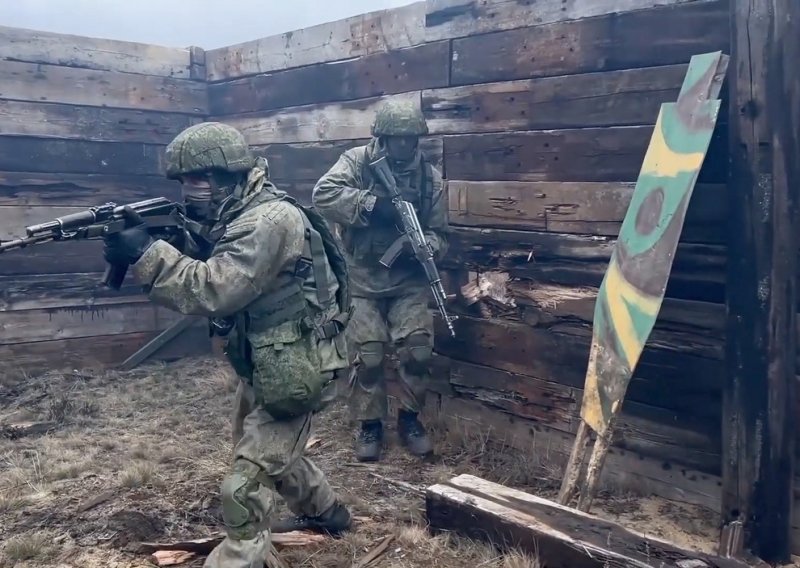 [VIDEO] Rusi tvrde da povlače dio trupa s granice, oglasila se i Ukrajina: Ne vjerujemo dok to ne vidimo!