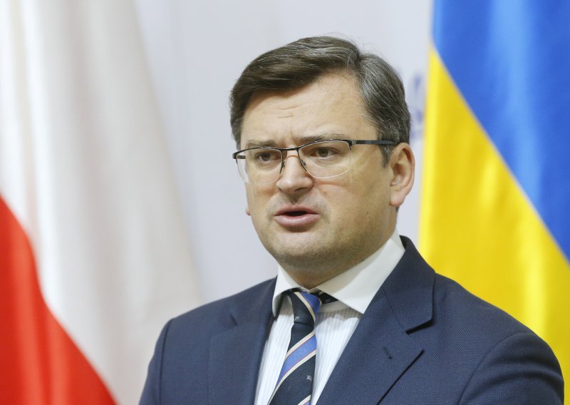 Ukrajinski šef diplomacije osudio Shell jer je kupio rusku naftu