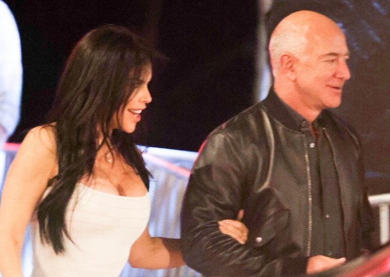 [FOTO] Lauren Sanchez i Jeff Bezos na partyju kod Biebera: Nisu skidali ruke jedno s drugoga, a njezin dekolte ukrao je sve poglede