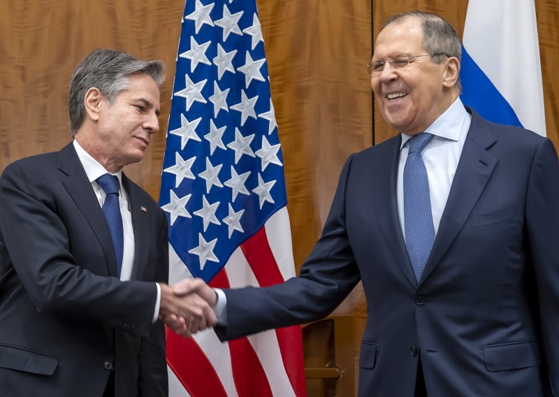 Lavrov osudio 'agresivnu retoriku' SAD-a, Blinken traži 'provjerljivu' deeskalaciju