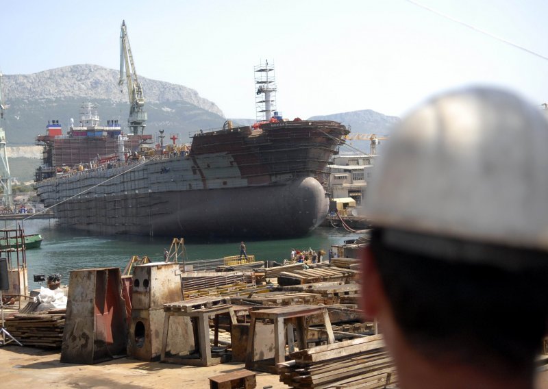 Promet industrije na mjesečnoj razini porastao, na godišnjoj pao