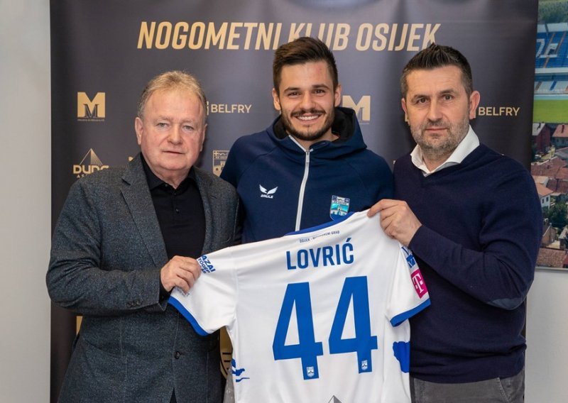 Lovrić dočekan i predstavljen u Osijeku kao zvijezda pa sve oduševio riječima o klubu i treneru Bjelici: Ni u najluđim snovima ovo nisam očekivao
