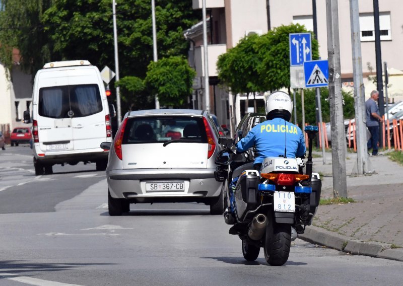 Nesreća u centru Zagreba: Motorom naletio na ženu na biciklu i pobjegao