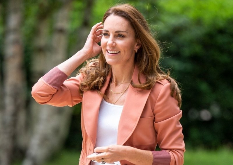 Skinny trapericama zaista je odzvonilo: Čak je i Kate Middleton odustala od takvih modela i sad nosi udobnije krojeve