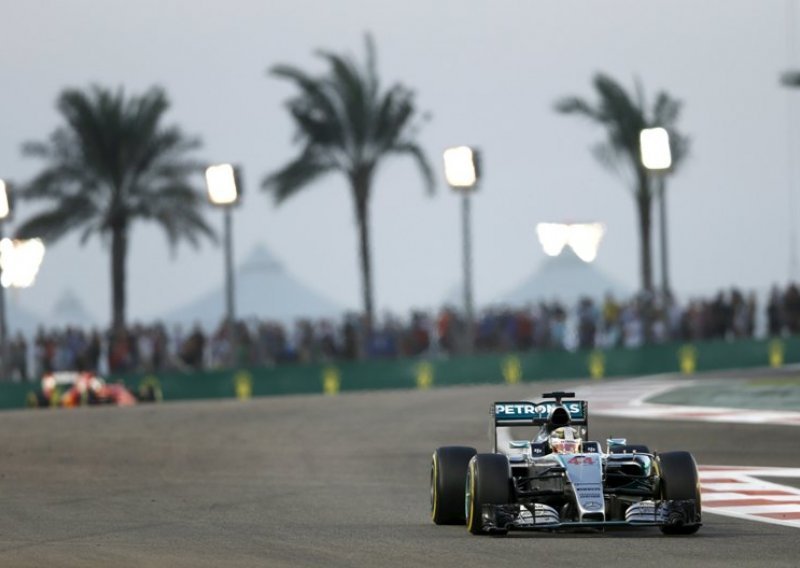 Hamiltonu 'pole postion', iza njega Rosberg i Vettel