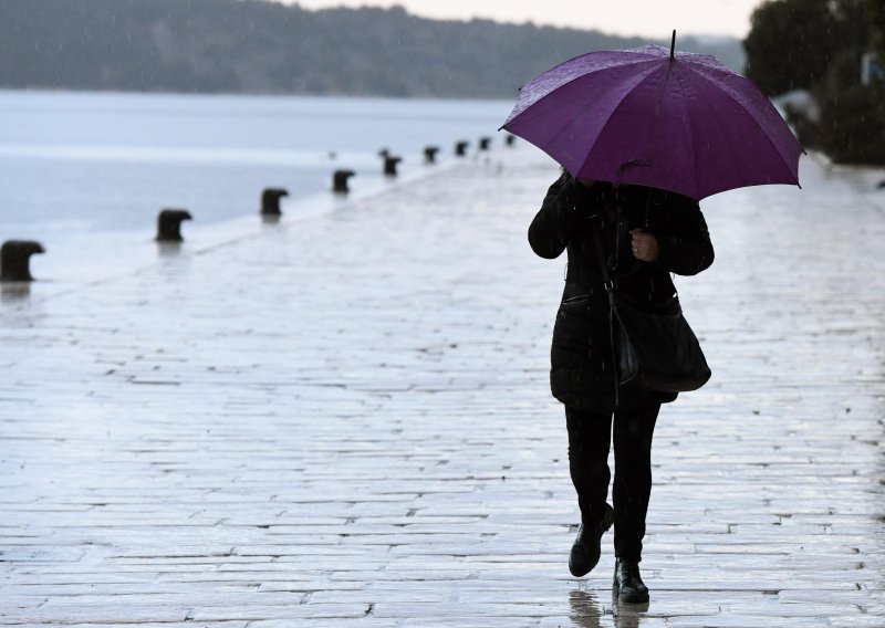 Stiže promjena vremena: Mjestimice kiša, navečer zahladnjenje i ponegdje i snijeg