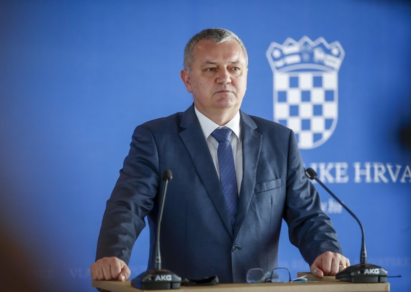 Premijer Plenković razriješio dužnosti ministra Horvata!