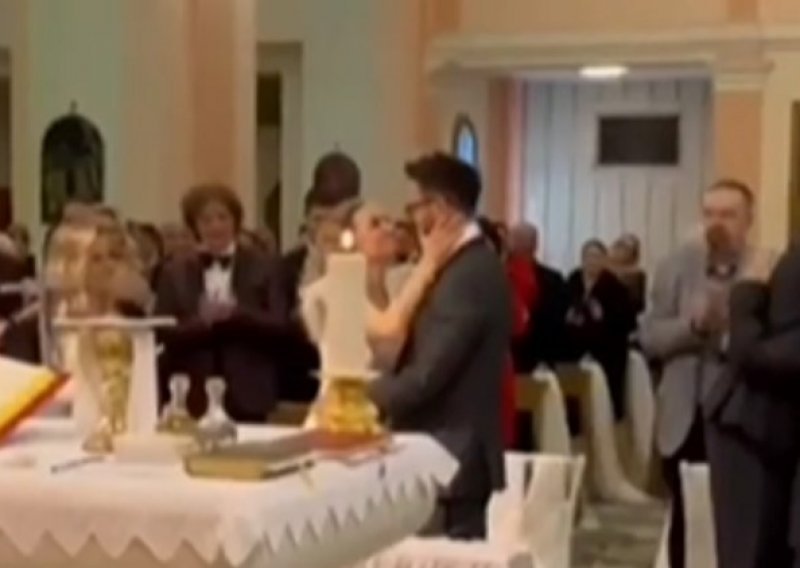 Pojavila se snimka prvog poljupca vjenčanih Graše i Hane
