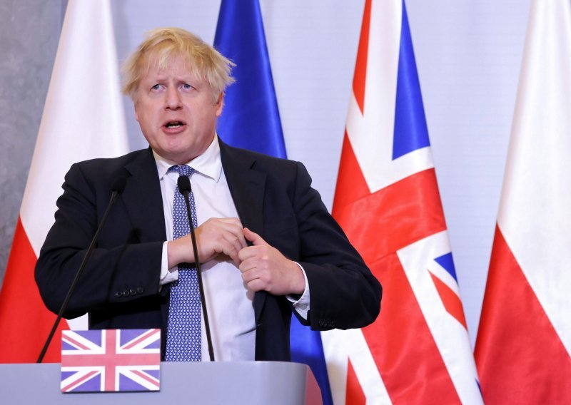 Boris Johnson se ispričao parlamentu zbog kršenja lockdowna, neki konzervativci ipak traže ostavku