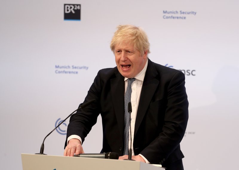 Boris Johnson: Rusija planira najveći rat u Europi od 1945. i pokrenuti invaziju kojom će okružiti Kijev