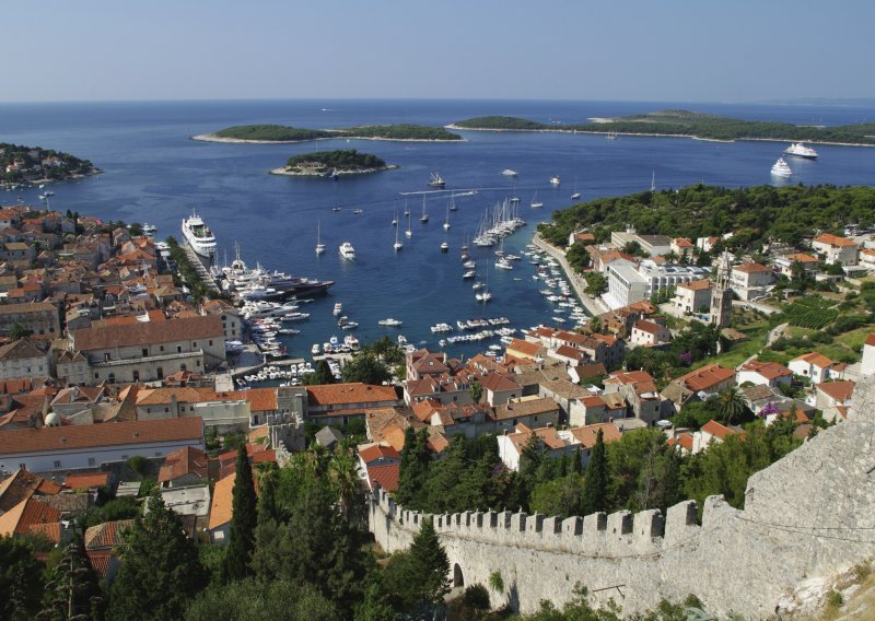 Buzzfeed: 13 sjajnih razloga za odmor na dalmatinskoj obali