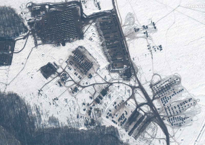Satelitske snimke: Novo grupiranje ruskih vojnika kod granice s Ukrajinom