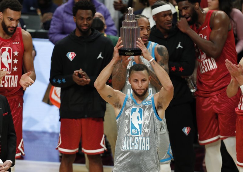 [FOTO] Kakav spektakl na NBA All-Staru! Curry uzeo nagradu kao MVP i postavio novi rekord u tricama, a LeBron zabio lud šut za pobjedu