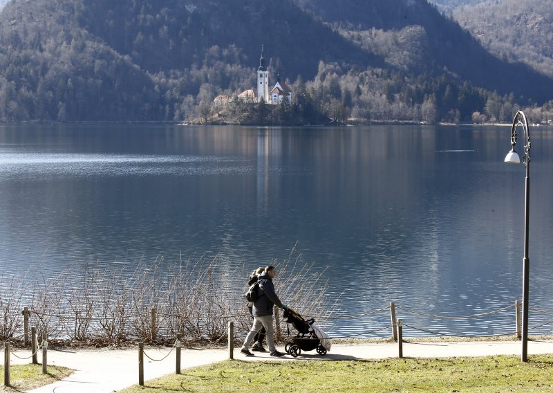 U Sloveniji ukinuta većina mjera uključujući covid potvrde