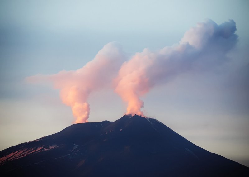 Etna ponovno erumpirala