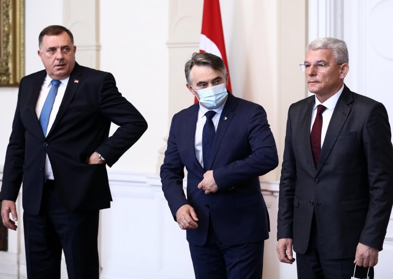 Komšić traži da BiH slijedi politiku sankcija EU, Dodik hvali Putina
