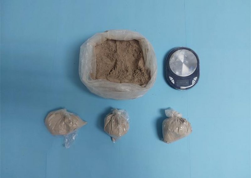 Kod dilera u Splitu policija pronašla gotovo kilogram heroina
