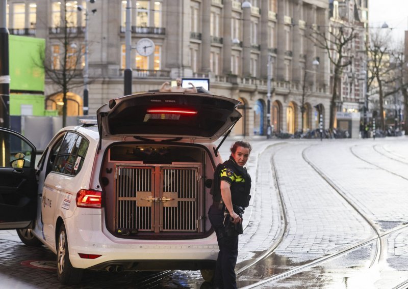 [FOTO] Talac na sigurnom, napadač uhićen: Nakon šest sati okončan napad na Appleovu trgovinu u Amsterdamu