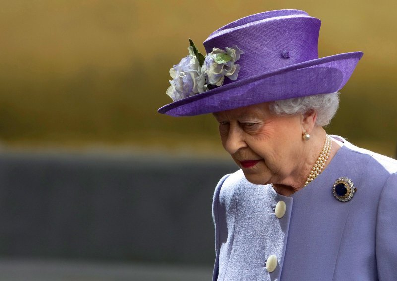 Kraljica Elizabeta proživljava najteže trenutke: Skandali u obitelji i covid-19 zasigurno će uzeti svoj danak