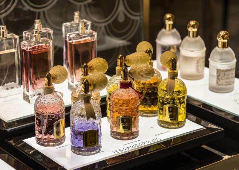 Prodaja luksuznih parfema nezaustavljivo raste: Svi sad žele dobro mirisati, žele nešto jedinstveno - i spremni su to masno platiti