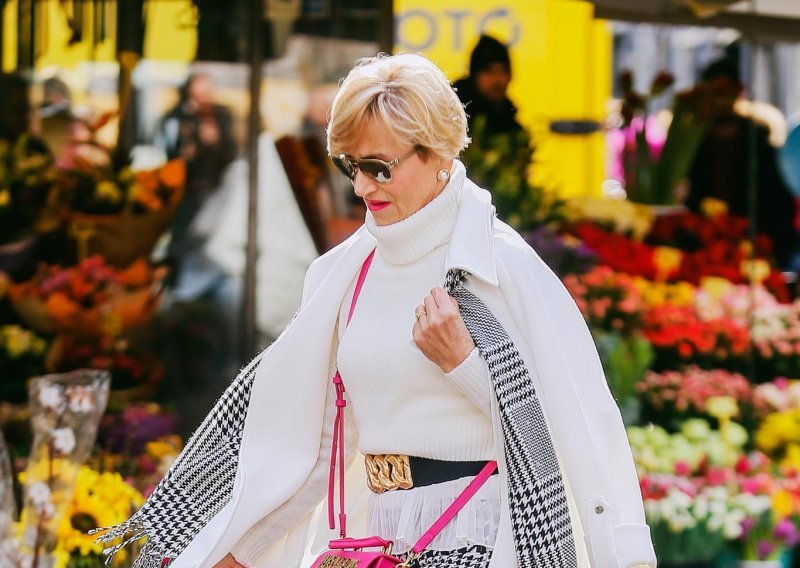 Ovu plavokosu damu sa zagrebačke špice bilo je teško ne primijetiti