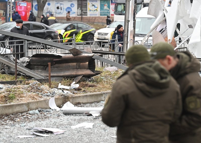 Ukrajina kaže da je najmanje osam poginulih u ruskom napadu