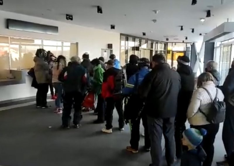 [FOTO/VIDEO] Već prvog dana rada velike gužve na Žičari Sljeme, građani pohrlili na Medvednicu