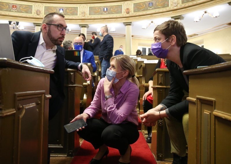 Sjednica Gradske skupštine počela kritikama oporbe oko dnevnog reda