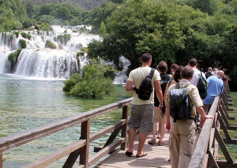 Na Skradinski buk istodobno može najviše 10.000 posjetitelja