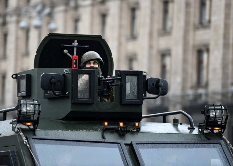 Zemlje šalju vojnu pomoć Ukrajini, Njemačka se odlučila samo za kacige