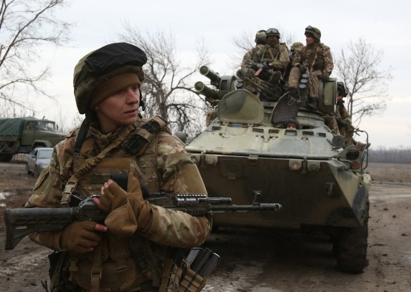 Britanci tvrde da je Ukrajina odbila više napada u Dombasu, no Rusi ipak osvojili nove teritorije