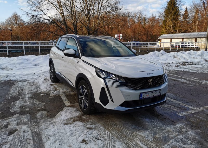 [FOTO/VIDEO] Vozili smo Peugeot 3008 Hybrid 225 e-EAT8: Impresivni slabiji SUV brat modela Hybrid4