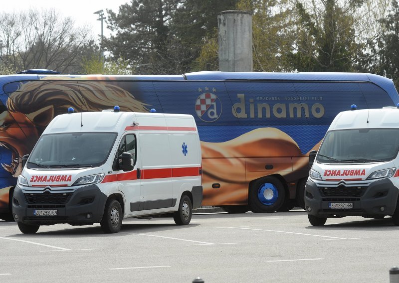Tužan dan za Dinamo; navijaču pozlilo na maksimirskim tribinama, liječnici ga pokušali spasiti, ali preminuo je u bolnici