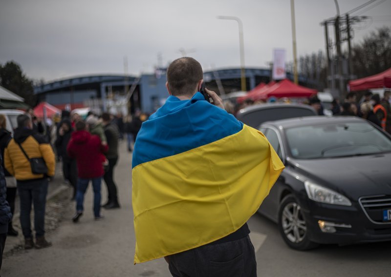 [FOTO] Izbjeglice stižu u zemlje EU-a dok se borbe u Ukrajini intenziviraju