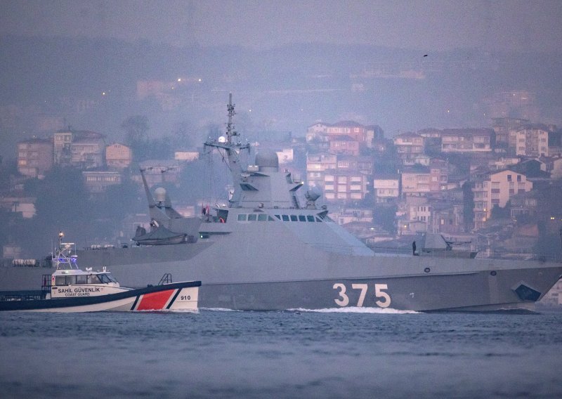 Turska zatvorila prolaz ruskim ratnim brodovima kroz Crno more?