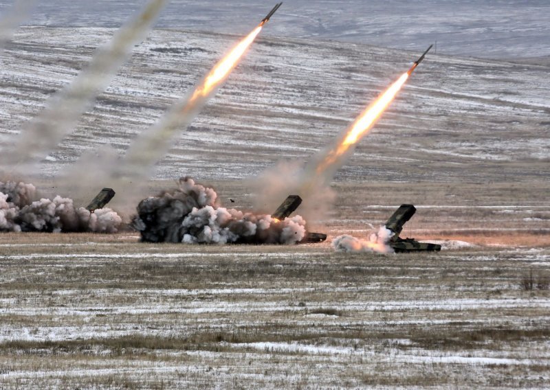 Putin u Ukrajinu šalje 'suncopeke' koji uništavaju protivničke bunkere i živu silu, evo što znamo o sustavu TOS-1A