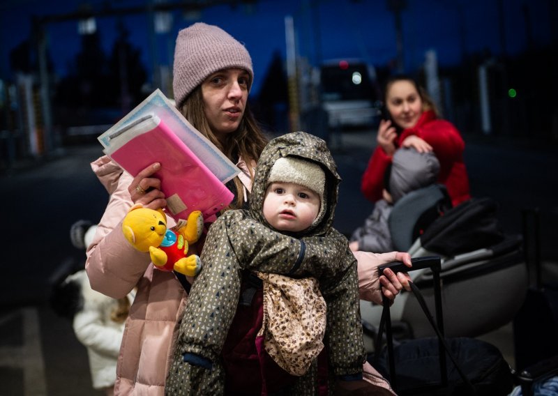 U Češku stigao posebni vlak s izbjeglicama, prvi izbjegli stigli u Bugarsku. Više od 115.000 Ukrajinaca već je izbjeglo u Poljsku