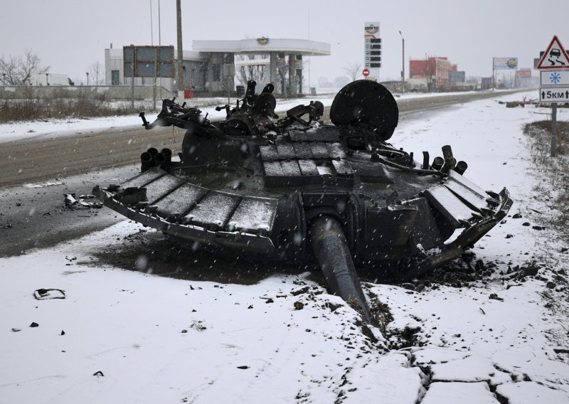 Rusi tvrde da su uništili gotovo 1000 ukrajinskih tenkova i drugih oklopnih vozila