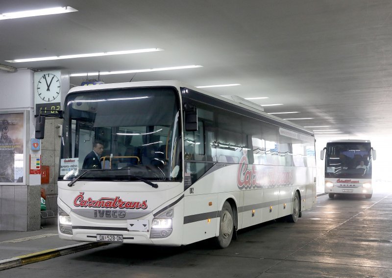 Hrvatski prijevoznici ustupaju autobuse i vozače za prijevoz izbjeglica iz Ukrajine