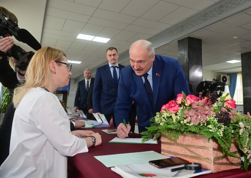 Bjelorusija na ustavnom referendumu; želi natrag svoj nuklearni status