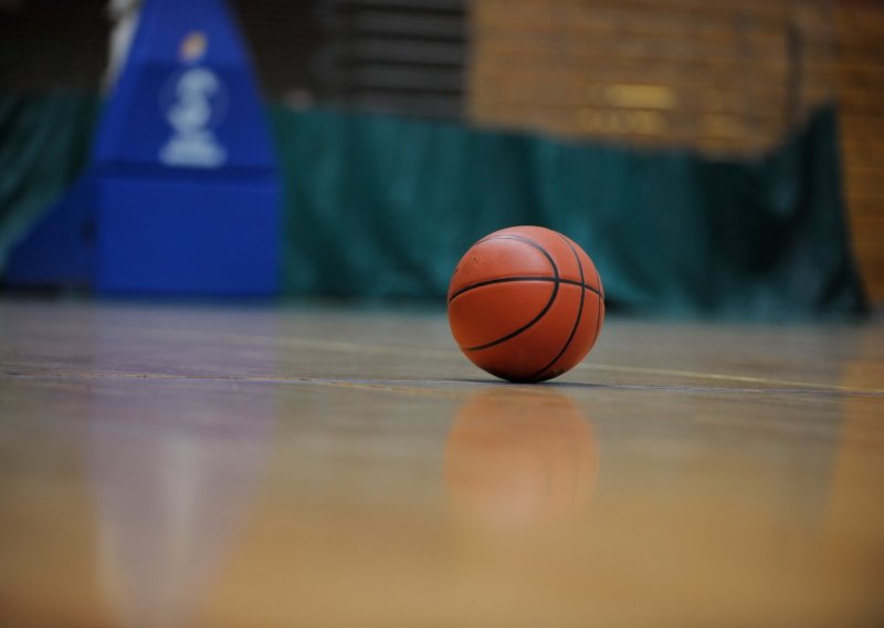 Tragedija u Boćarskom domu: Mladi košarkaš se srušio nakon utakmice amaterske lige i preminuo