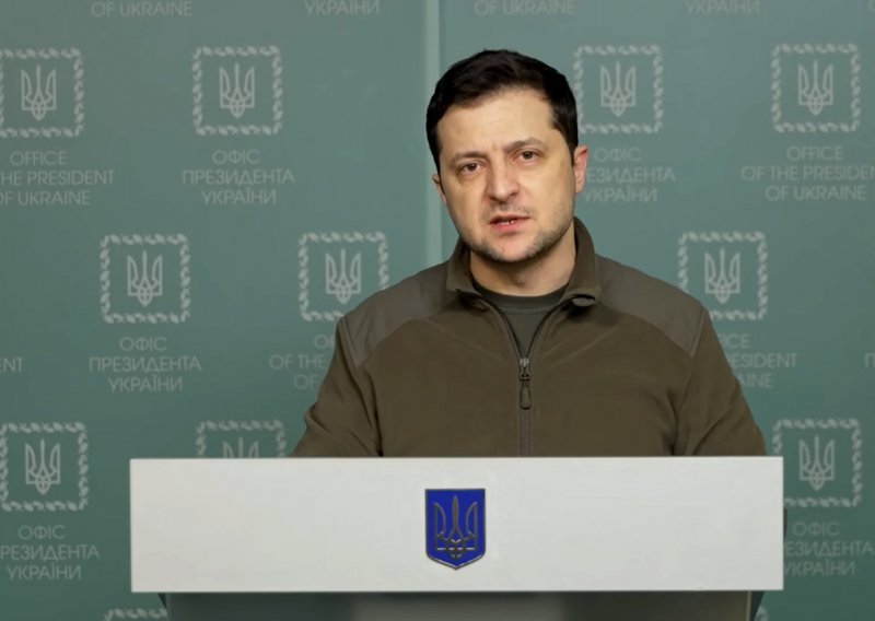 Zelenski: Humanitarna pomoć ne može u Mariupolj jer Rusi žele prikriti zločine