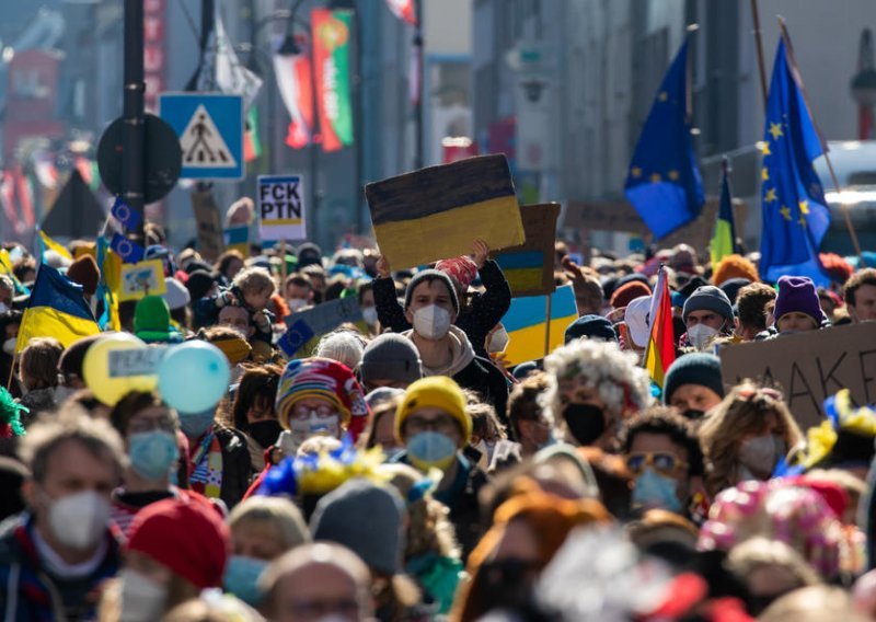 U Koelnu umjesto karnevala mirovni prosvjed s 250.000 sudionika