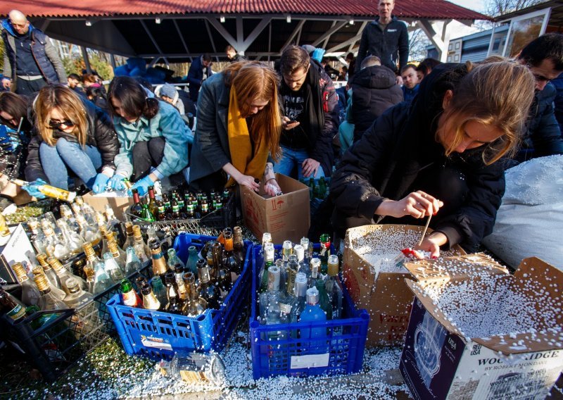 Ukrajinska Pravda s piva prešla na Molotovljeve koktele: 'Ovo radimo jer netko mora. Imamo iskustva jer smo već proživjeli uličnu revoluciju 2014. godine'