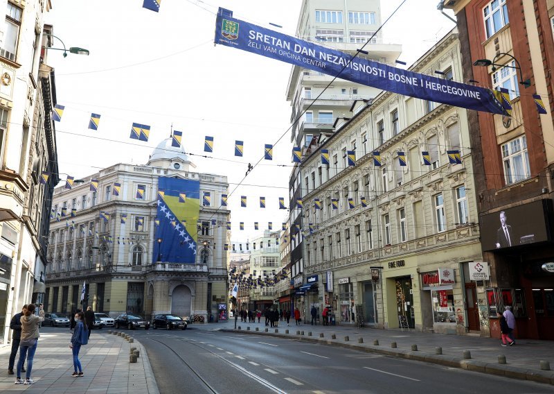 Dan nezavisnosti BiH proslavljen samo u Federaciji; za Dodika 'dan žalosti'