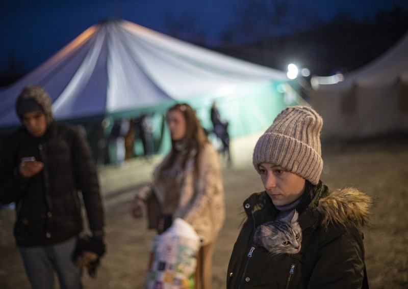 Gotovo 680 tisuća ljudi pobjeglo iz Ukrajine, više od polovice u Poljsku