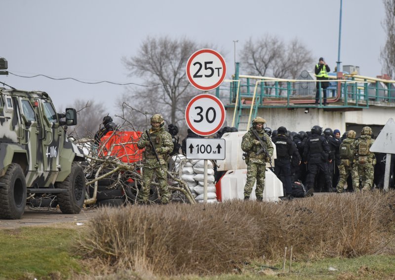 Ruske trupe ušle u crnomorsku luku Herson, Ukrajinci se ne predaju