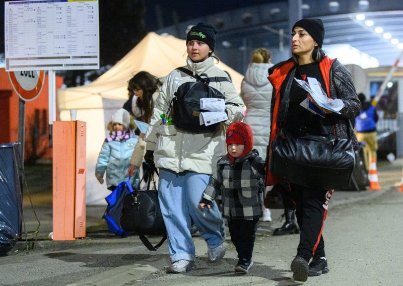 Rusija će u petak otvoriti humanitarne koridore iz pet ukrajinskih gradova