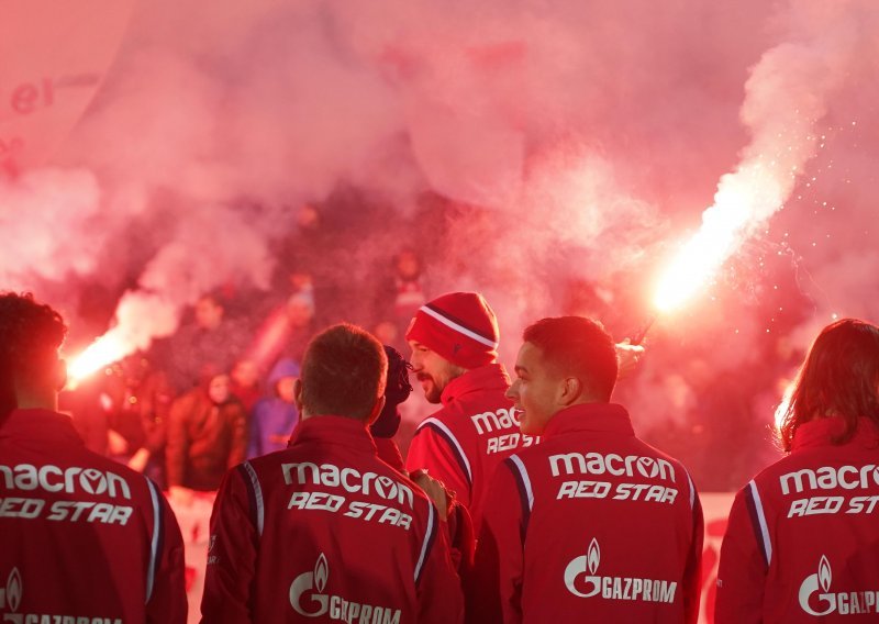 [VIDEO] Navijači Crvene zvezde skandiranjem u čast Rusije još jednom podržali invaziju na Ukrajinu