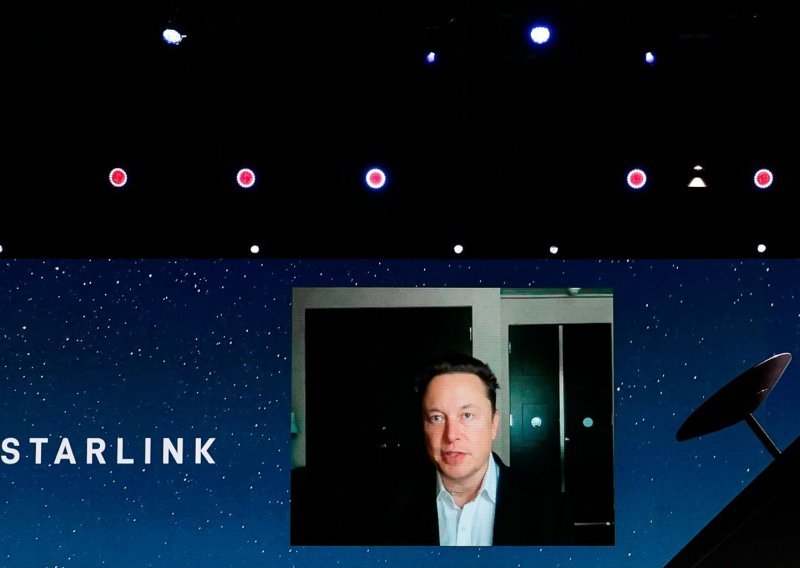 Elon Musk upozorava: Kamuflirajte Starlinkove satelite, moguća su meta
